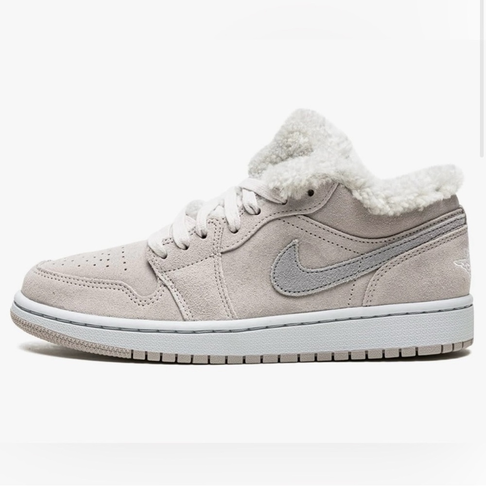 Air Jordan 1 Low SE Sherpa, women 5.5 NEW
